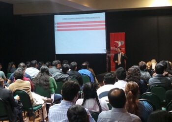 Banco Económico capacita a consumidores financieros de Santa Cruz en “Banca Electrónica”