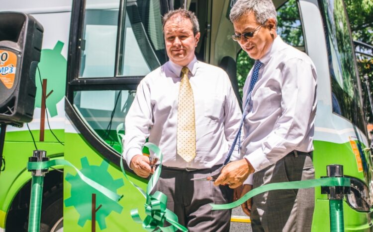 Bus del BNB para Educación Financiera inicia su recorrido en Santa Cruz