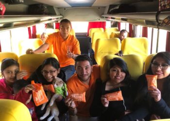 Banco Eco Futuro capacita en educación financiera a pasajeros de buses interdepartamentales