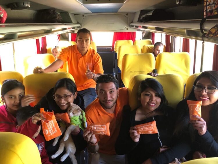 Banco Eco Futuro capacita en educación financiera a pasajeros de buses interdepartamentales
