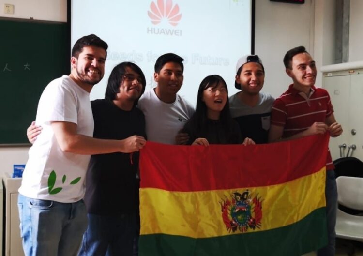5 estudiantes bolivianos fueron capacitados en centros de Huawei en China