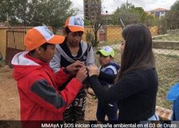 Ministerio de Medio Ambiente y SOS llevan adelante campaña ambiental en el Distrito 3 de Oruro