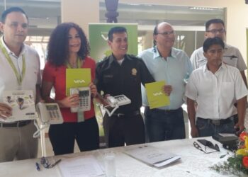 Fundación a VIVA brinda a Policía de Warnes líneas gratuitas para seguridad ciudadana