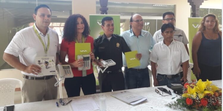 Fundación a VIVA brinda a Policía de Warnes líneas gratuitas para seguridad ciudadana