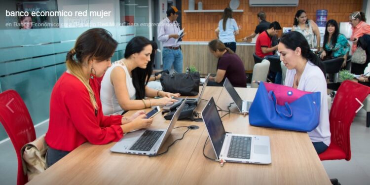 Red Mujer mi aliada de Banco Económico realizó 1er Conversatorio con el fin de generar red de colaboración