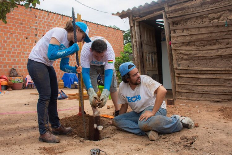 La donación de los cambios de los clientes de Farmacias Chávez, en 2018, sumó Bs 53 mil. Se entregaron a casas de acogida