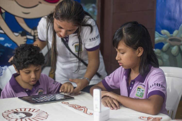 Tigo lleva Aulas Digitales para beneficiar a niños con capacidades diferenciadas
