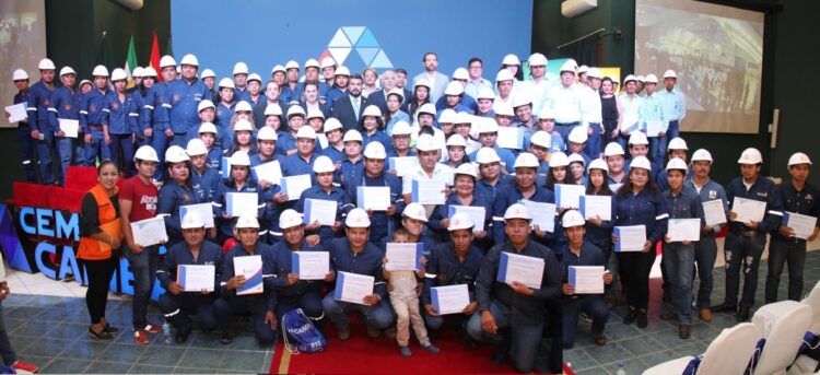 CRE, en alianza con Itacamba gradúa la segunda promoción de albañiles