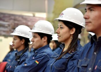 El programa «Semillero de Talentos» de YPFB empleará a jóvenes profesionales 