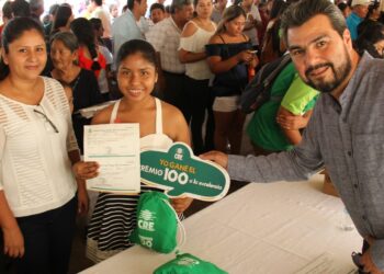 Por sus excelentes calificaciones, CRE premia a 5.000 escolares en el Día del Niño