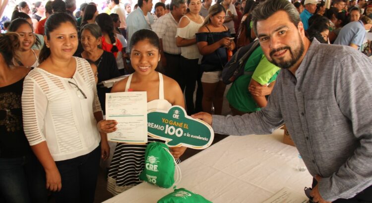 Por sus excelentes calificaciones, CRE premia a 5.000 escolares en el Día del Niño