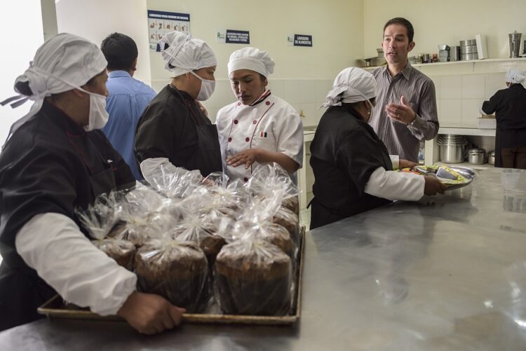 CAF aplica con éxito iniciativas de innovación social de apoyo a grupos vulnerables en Bolivia