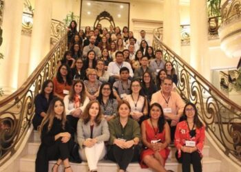 Bolivianos, especialistas en RSE, se capacitan en curso para mejorar las decisiones de inversión social