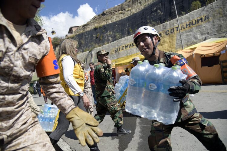Coca-Cola Bolivia dotará, durante un mes, 30 mil litros de agua a damnificados por el deslizamiento