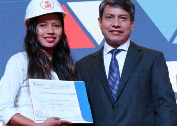 Itacamba y Fundación CRE apoyan la especialización de mujeres constructoras