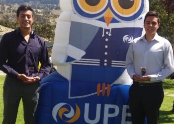 Dos estudiantes bolivianos son finalistas de concurso internacional de TICs a realizarse en China