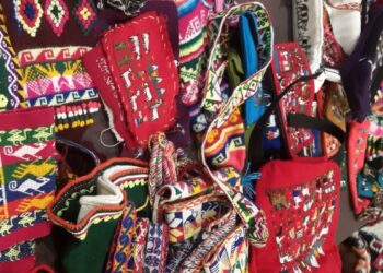 Gobernación de La Paz impulsa el funcionamiento de empresas comunales artesanales en varias provincias