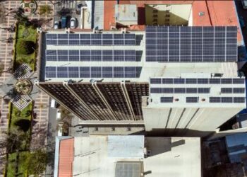 Banco BISA instaló paneles solares y genera su propia energía limpia