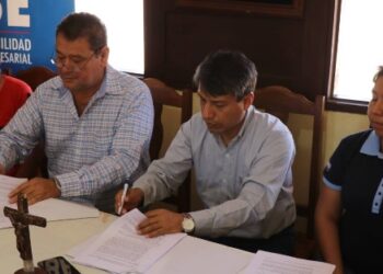 Itacamba firma convenio para contribuir al desarrollo de El Carmen Rivero Tórrez