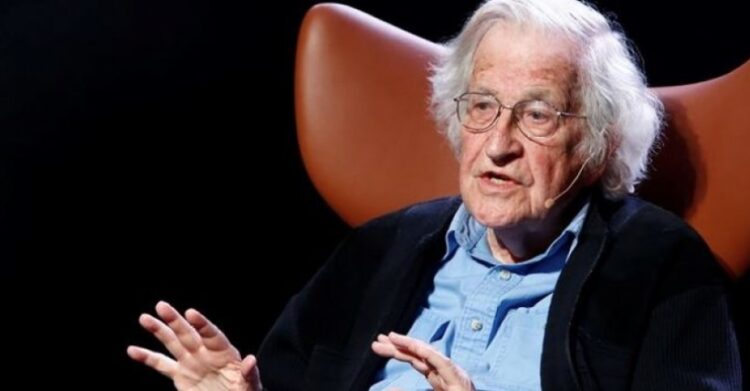 Noam Chomsky: «Las quemas en la Amazonia son un crimen de lesa humanidad»
