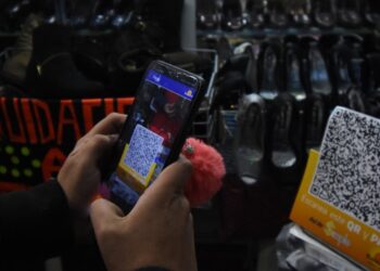 Inclusión: BancoSol avanza en el comercio digital; Artesanos del calzado utilizan Código QR para sus transacciones