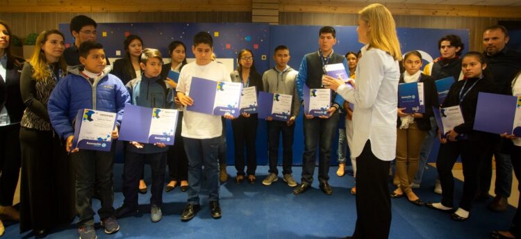 Tigo premia a estudiantes por sus proyectos innovadores de programación