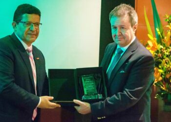 World Vision Bolivia entregó un reconocimiento al BNB por su trabajo en favor de la niñez y la juventud