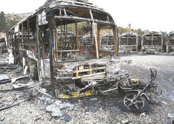 Proponen  convertir los buses Pumakatari quemados en una biblioteca