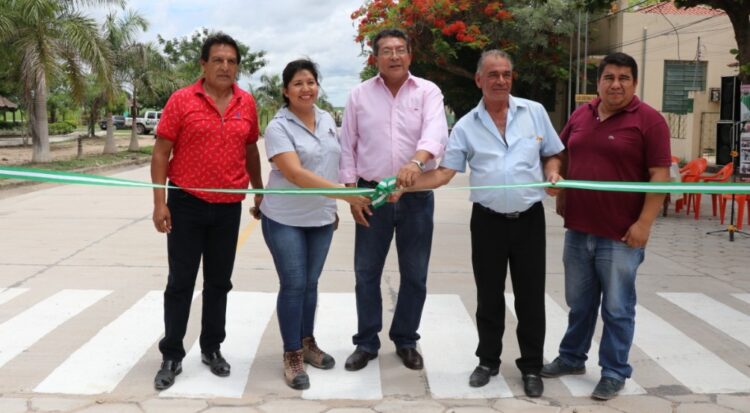 Itacamba aporta a la pavimentación de una importante avenida en Puerto Suárez