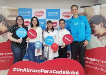 Kimberly-Clark y Unicef fortalecen programa “Un abrazo para cada bebé” con taller para influencers