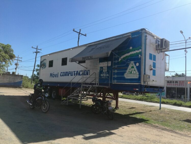 Pobladores de Puerto Quijarro inician cursos gratuitos de computación gracias a Itacamba