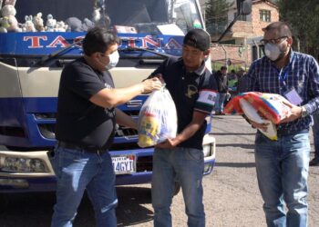 CBN dona ocho toneladas más de alimentos a las familias cochabambinas