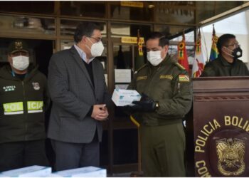 Policía Boliviana y FF.AA. reciben más de 60 mil barbijos de parte de la CBN
