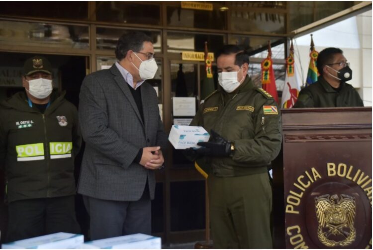 Policía Boliviana y FF.AA. reciben más de 60 mil barbijos de parte de la CBN