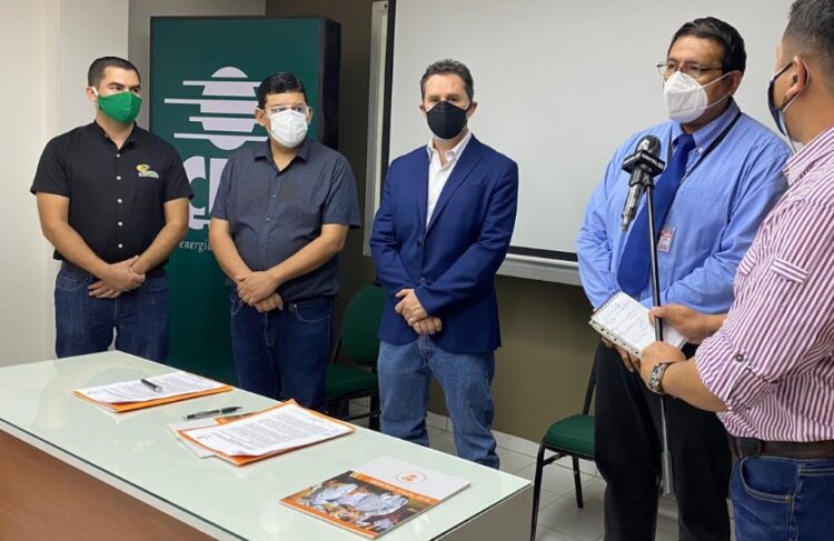 Fundación CRE y el Ministerio de Trabajo suscriben convenio para promover el cooperativismo