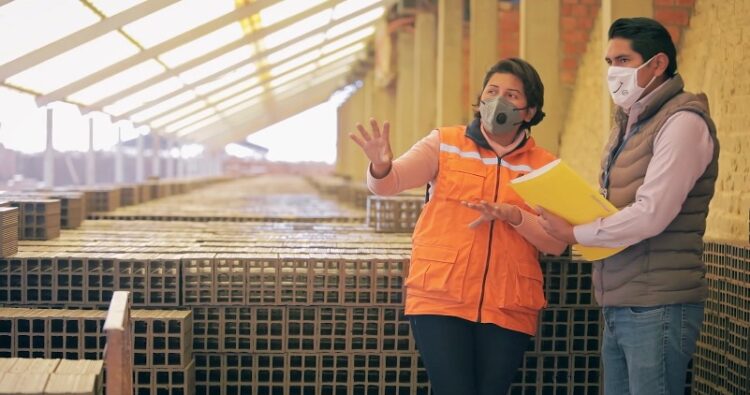 Lila Álvarez comanda una fábrica de ladrillos y anima a las mujeres a emprender para crecer