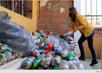 Extend Verde construye aula de ecoladrillos en Achocalla