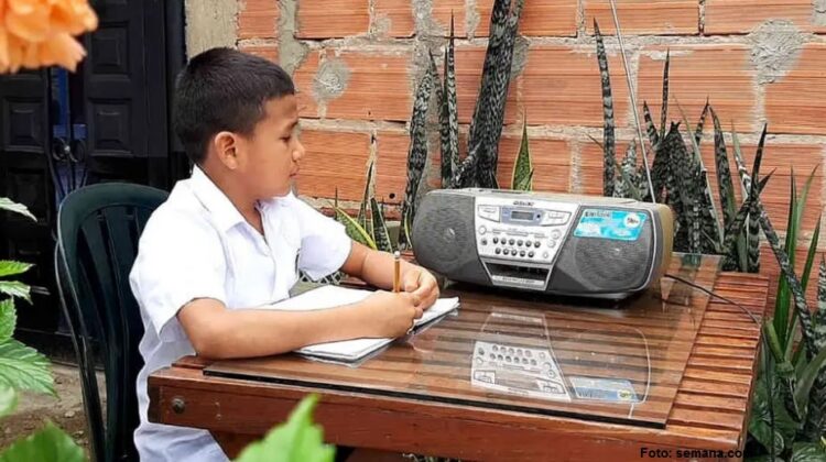 6.200 niñas y niños de tres territorios indígenas cruceños pasarán clases por radio