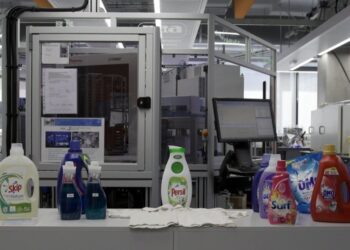 UNILEVER eliminará derivados de combustibles fósiles en productos de limpieza