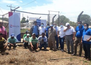 Banco FIE entrega una estación agrometereológica al municipio de San Julián en Santa Cruz