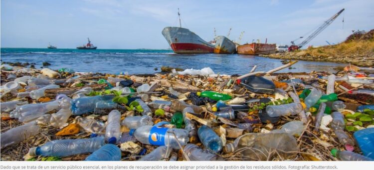 Lucha frontal contra una marea de plásticos marinos a medida que la COVID-19 (coronavirus) agrava el problema