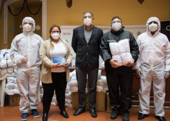 CBN donó al Sedes de La Paz trajes de bioseguridad hechos en Bolivia