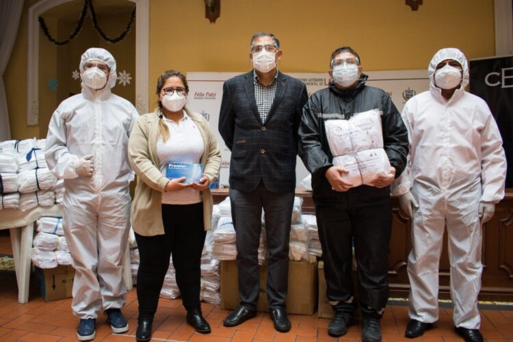 CBN donó al Sedes de La Paz trajes de bioseguridad hechos en Bolivia