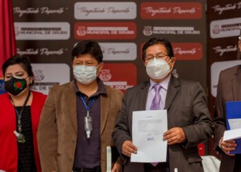 CBN donó al departamento de Oruro trajes de bioseguridad hechos en Bolivia