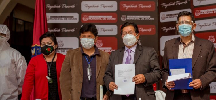 CBN donó al departamento de Oruro trajes de bioseguridad hechos en Bolivia