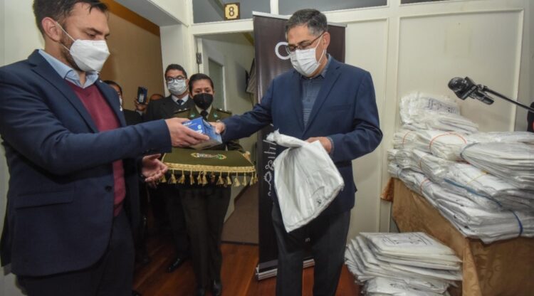 CBN donó más de 20,500 ítems de bioseguridad para beneficiar a personal que trabaja en primera línea de la Policía, el municipio de Santa Cruz y el departamento de Oruro. 