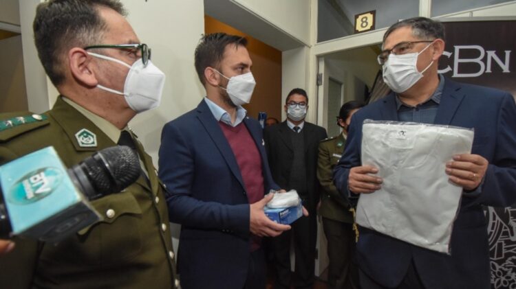 CBN donó más de 20,500 ítems de bioseguridad para beneficiar a personal que trabaja en primera línea de la Policía, el municipio de Santa Cruz y el departamento de Oruro.