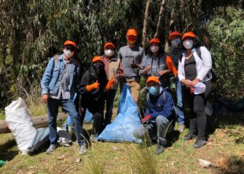 EcoFuturo apoyó limpieza de basura que impulsaron voluntarios en Tiquina