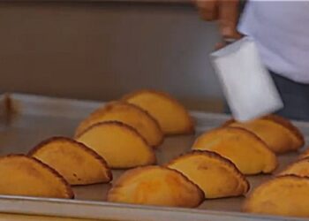 Salteñas El Pícaro sobreviven a la crisis y se expande en La Paz