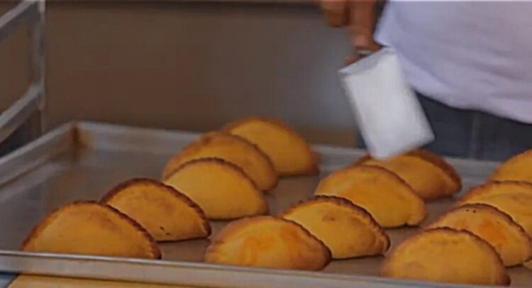 Salteñas El Pícaro sobreviven a la crisis y se expande en La Paz